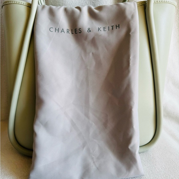 Charles & Keith Tote - Picture 7 of 8